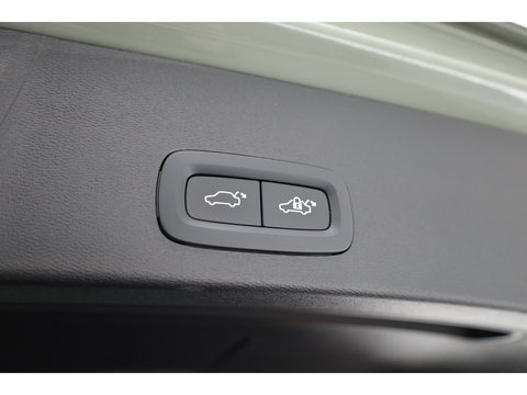 Volvo XC40 1.5 T5 Recharge Inscription | SOH 90,3% | Pilot Assist | Harman Kardon | Pano | Stoel-Stuurverw. | Dodehoek | Camera | PDC V+A