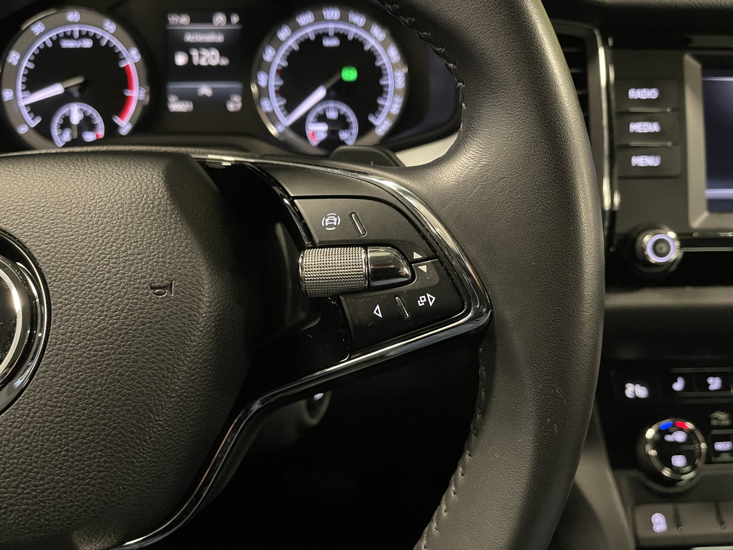 Škoda Kodiaq 1.5 TSI Business Edition | Cruise Control | Parkeersensoren | Apple Carplay |  Android Auto | Led Verlichting | Trekhaak | Front Assist | DAB |