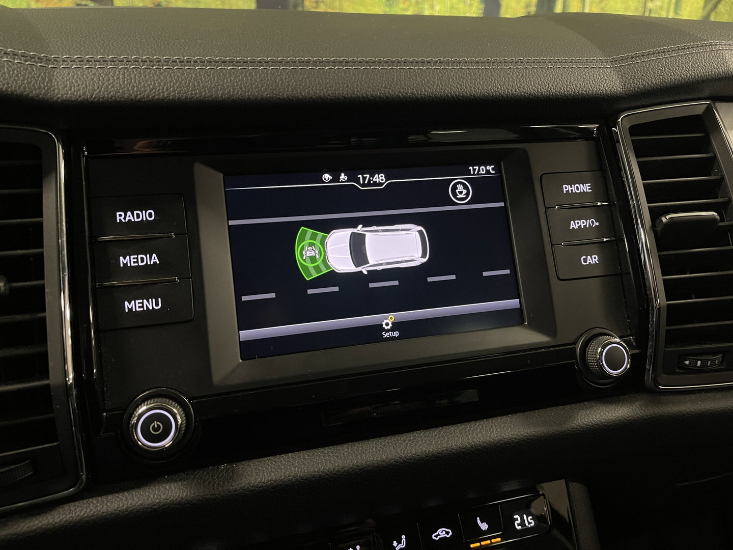 Škoda Kodiaq 1.5 TSI Business Edition | Cruise Control | Parkeersensoren | Apple Carplay |  Android Auto | Led Verlichting | Trekhaak | Front Assist | DAB |