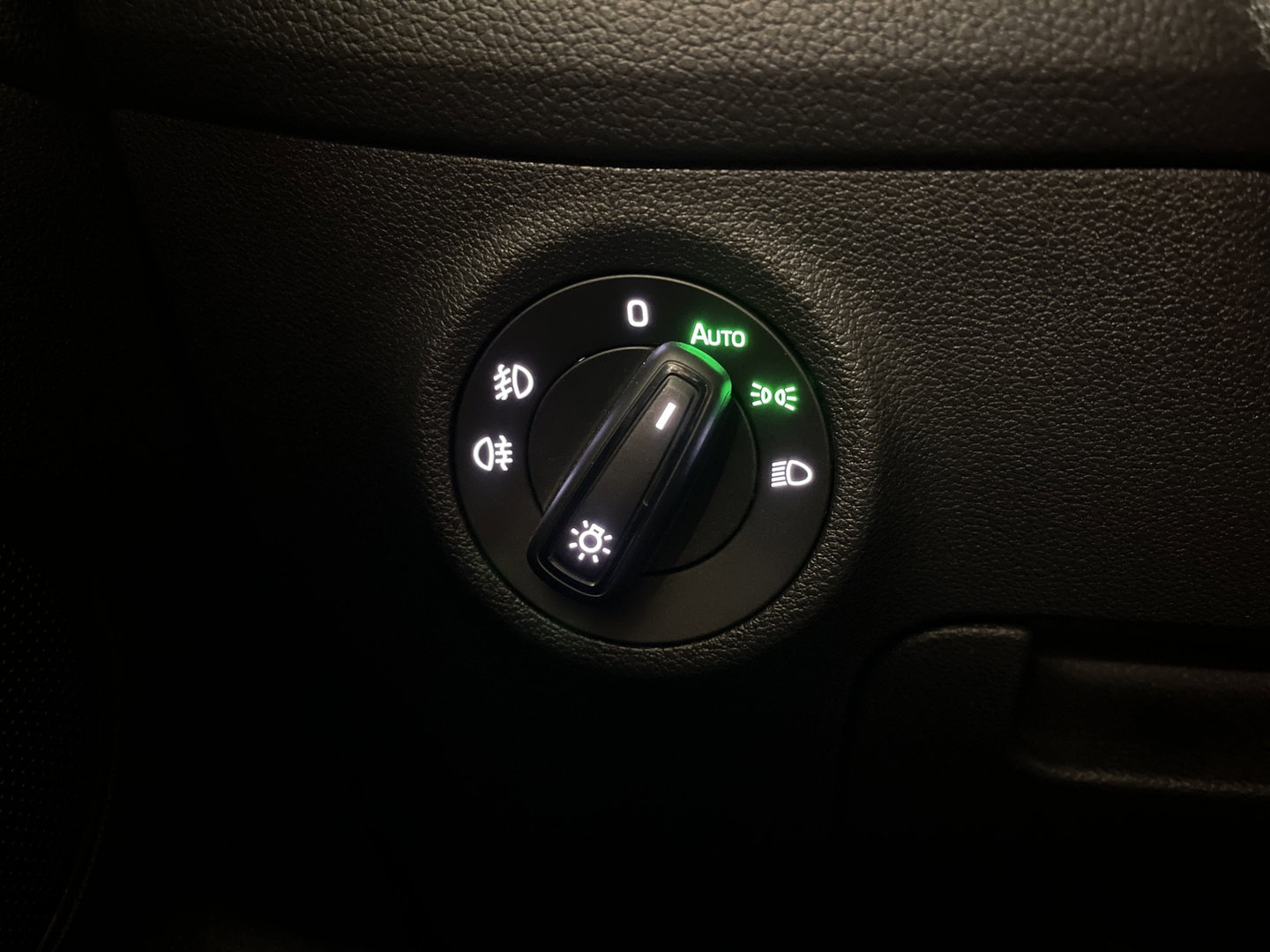 Škoda Kodiaq 1.5 TSI Business Edition | Cruise Control | Parkeersensoren | Apple Carplay |  Android Auto | Led Verlichting | Trekhaak | Front Assist | DAB |