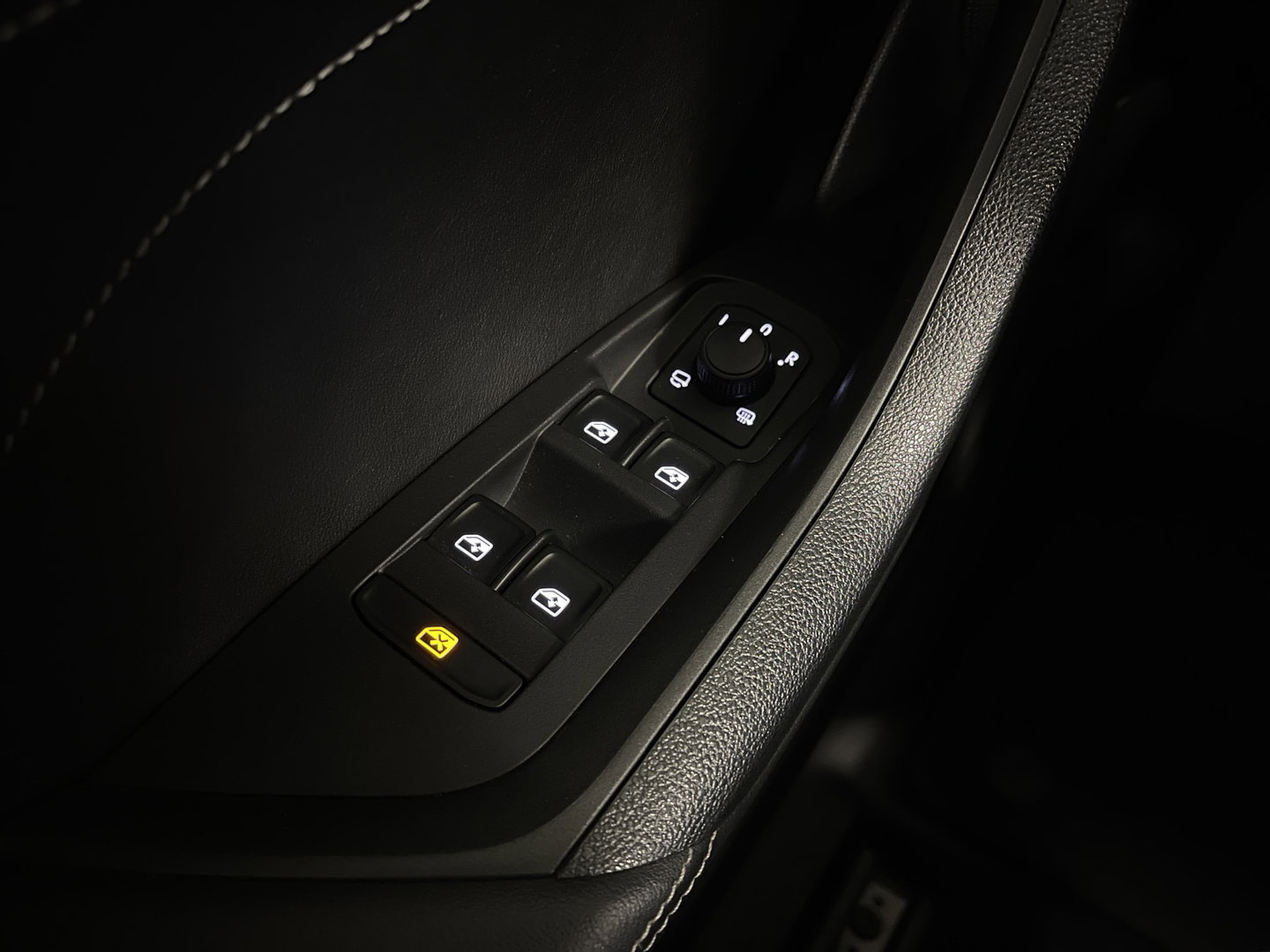 Škoda Kodiaq 1.5 TSI Business Edition | Cruise Control | Parkeersensoren | Apple Carplay |  Android Auto | Led Verlichting | Trekhaak | Front Assist | DAB |