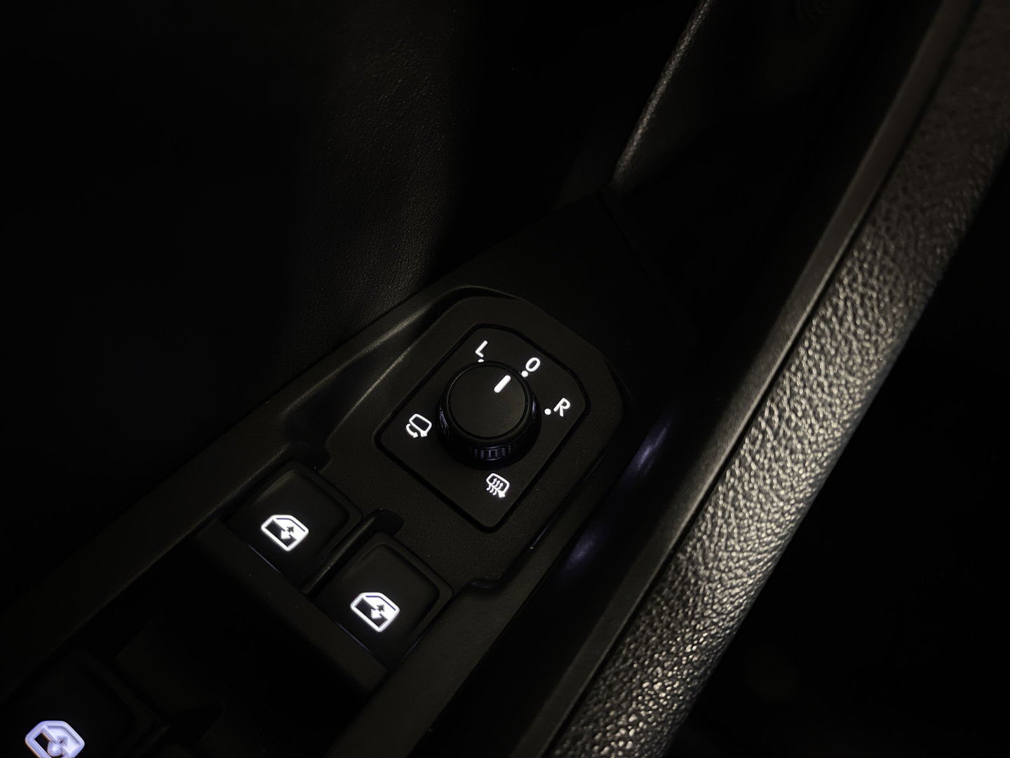 Škoda Kodiaq 1.5 TSI Business Edition | Cruise Control | Parkeersensoren | Apple Carplay |  Android Auto | Led Verlichting | Trekhaak | Front Assist | DAB |