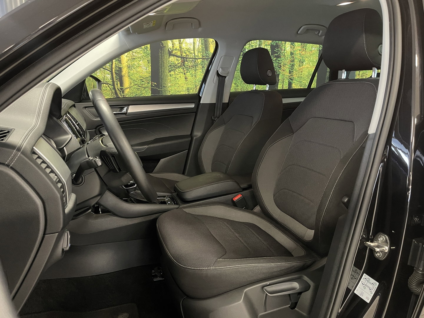 Škoda Kodiaq 1.5 TSI Business Edition | Cruise Control | Parkeersensoren | Apple Carplay |  Android Auto | Led Verlichting | Trekhaak | Front Assist | DAB |