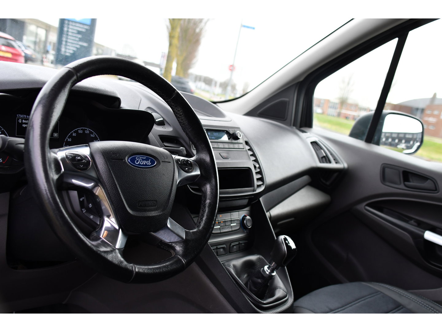 Ford Transit Connect 1.5 EcoBlue L2 Black Edition Cruise, 100pk, Trekhaak, Voorruit verwarming, Airco Sensoren, Uniek!