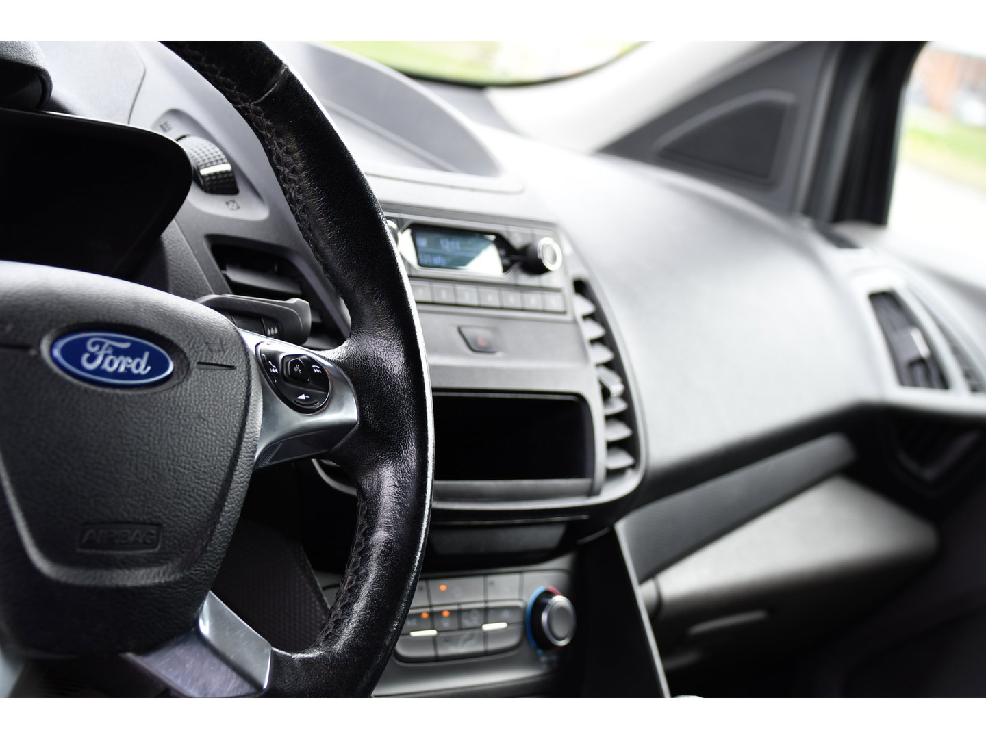 Ford Transit Connect 1.5 EcoBlue L2 Black Edition Cruise, 100pk, Trekhaak, Voorruit verwarming, Airco Sensoren, Uniek!