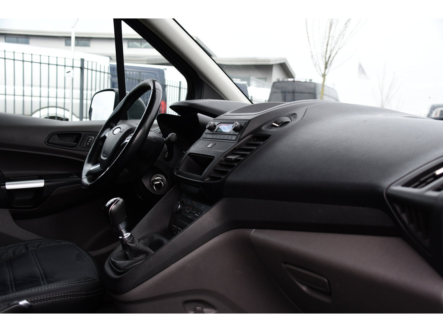 Ford Transit Connect 1.5 EcoBlue L2 Black Edition Cruise, 100pk, Trekhaak, Voorruit verwarming, Airco Sensoren, Uniek!