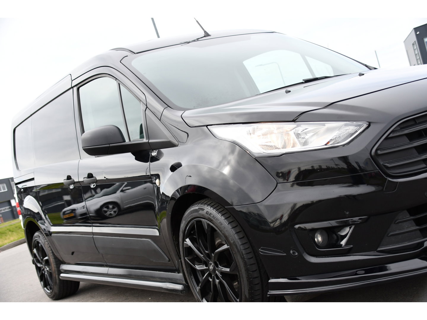 Ford Transit Connect 1.5 EcoBlue L2 Black Edition Cruise, 100pk, Trekhaak, Voorruit verwarming, Airco Sensoren, Uniek!