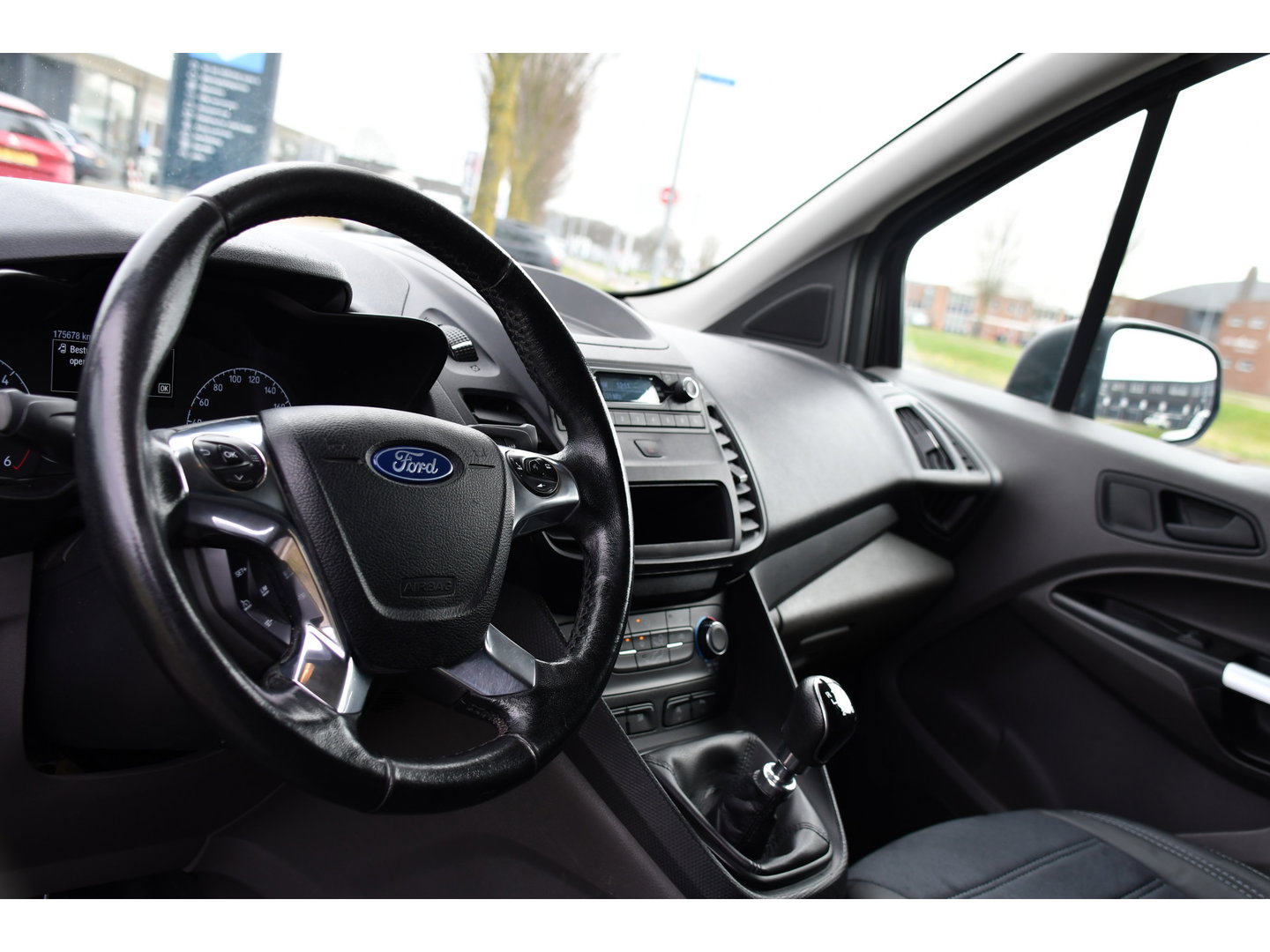 Ford Transit Connect 1.5 EcoBlue L2 Black Edition Cruise, 100pk, Trekhaak, Voorruit verwarming, Airco Sensoren, Uniek!