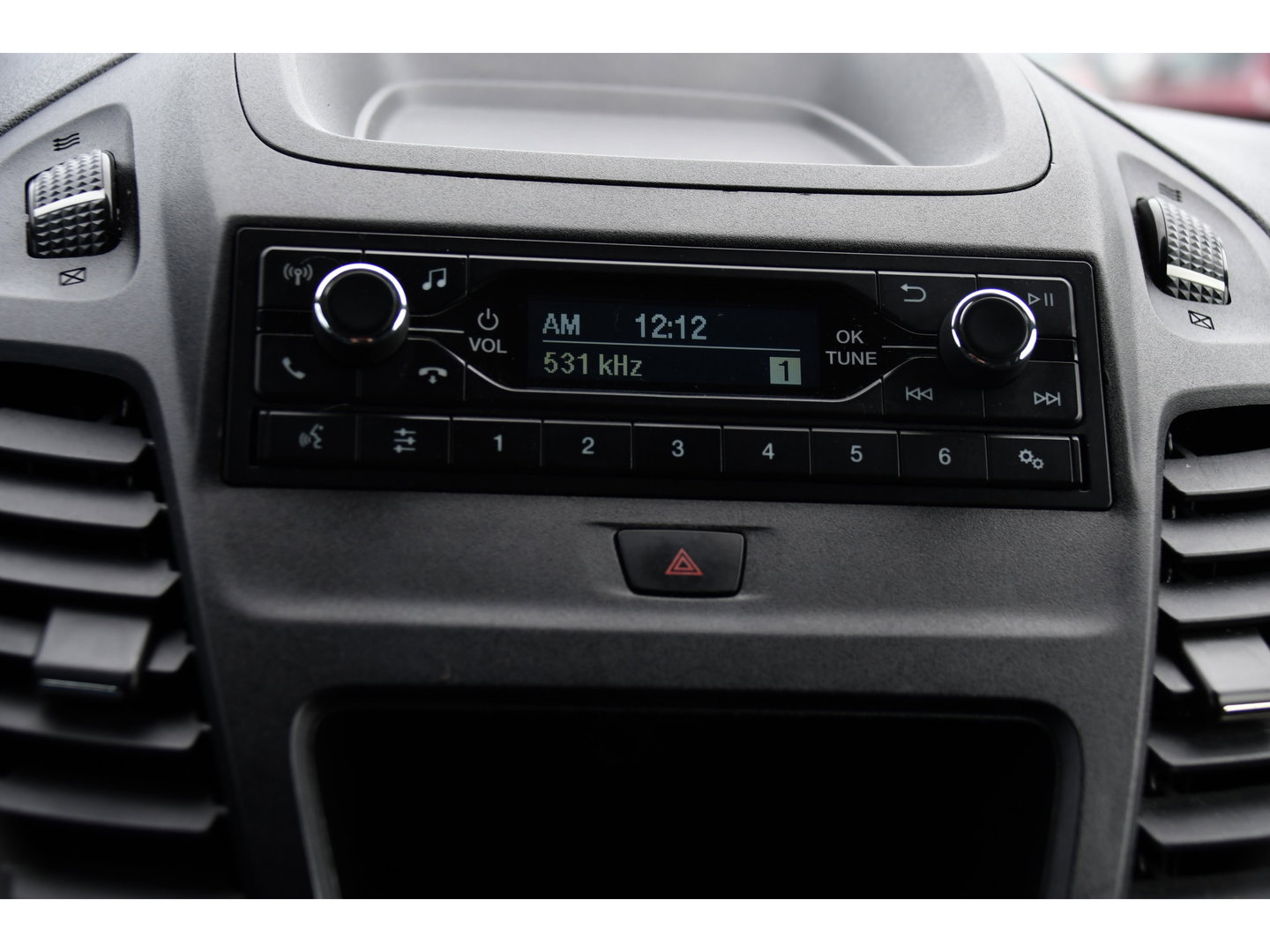 Ford Transit Connect 1.5 EcoBlue L2 Black Edition Cruise, 100pk, Trekhaak, Voorruit verwarming, Airco Sensoren, Uniek!