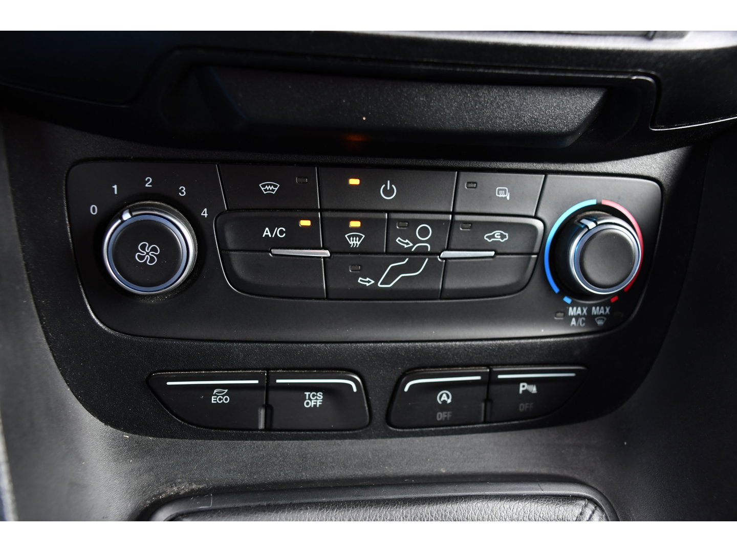 Ford Transit Connect 1.5 EcoBlue L2 Black Edition Cruise, 100pk, Trekhaak, Voorruit verwarming, Airco Sensoren, Uniek!