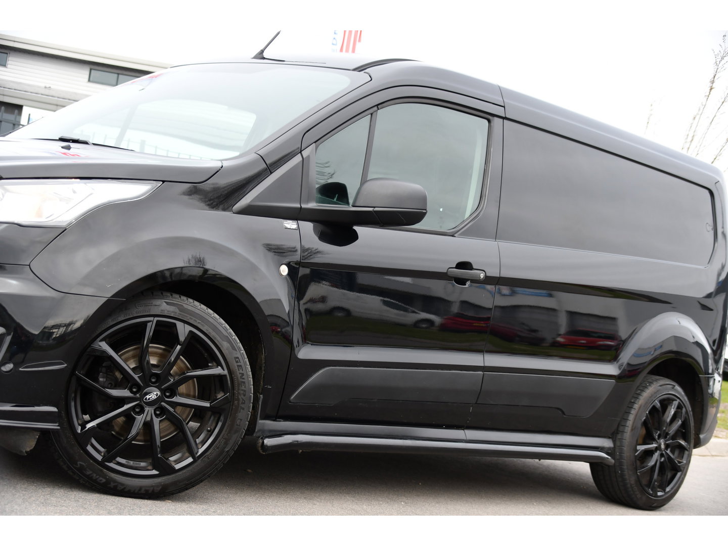 Ford Transit Connect 1.5 EcoBlue L2 Black Edition Cruise, 100pk, Trekhaak, Voorruit verwarming, Airco Sensoren, Uniek!