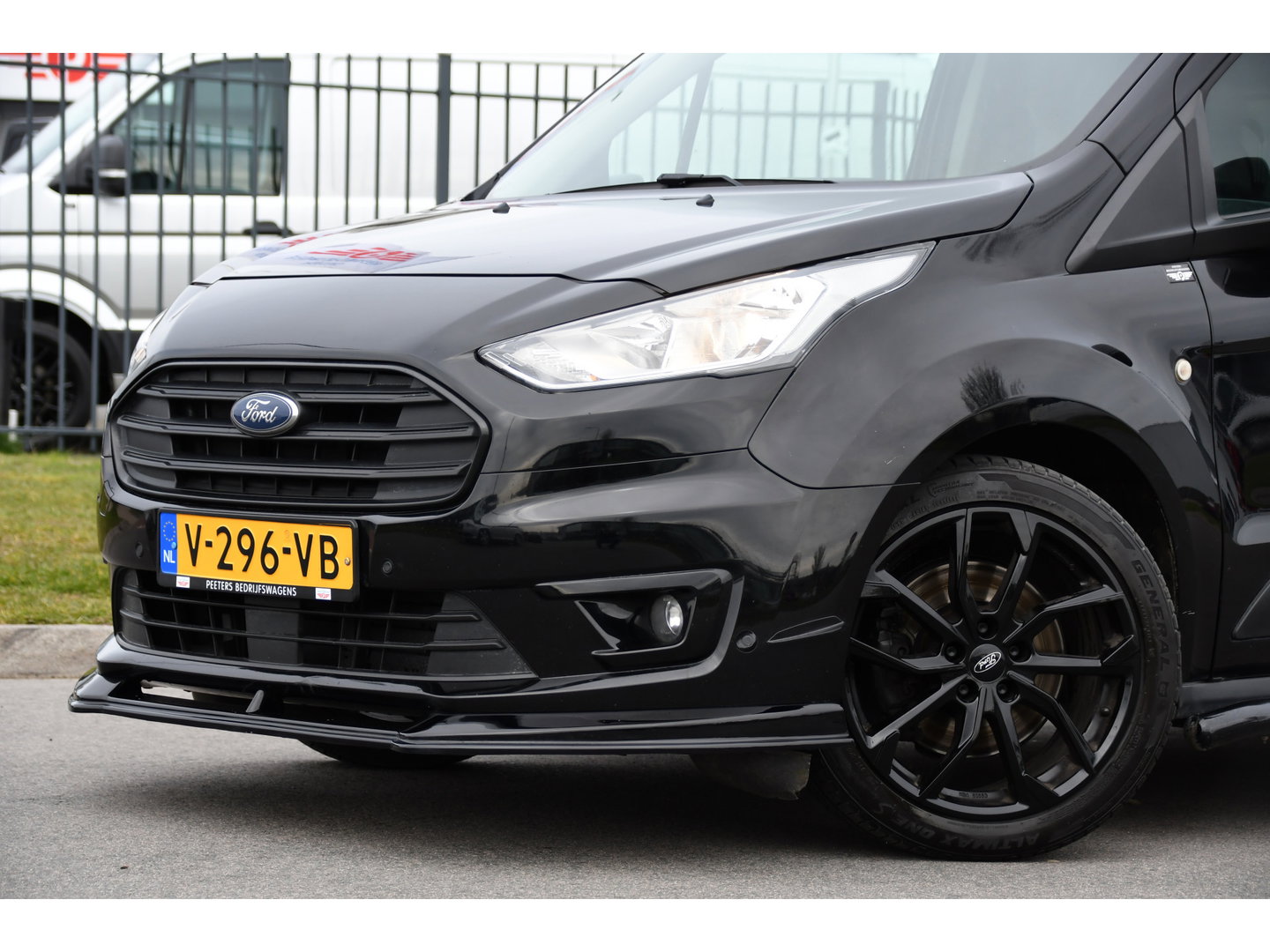 Ford Transit Connect 1.5 EcoBlue L2 Black Edition Cruise, 100pk, Trekhaak, Voorruit verwarming, Airco Sensoren, Uniek!