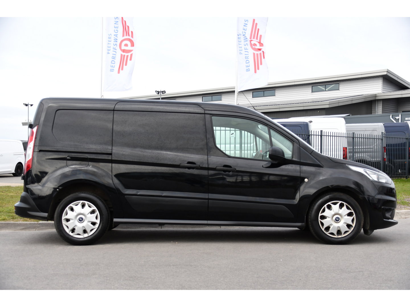 Ford Transit Connect 1.5 EcoBlue L2 Camera, Cruise, Carplay, Stoelverwarming, Automaat, 100pk, Trekhaak, Uniek!