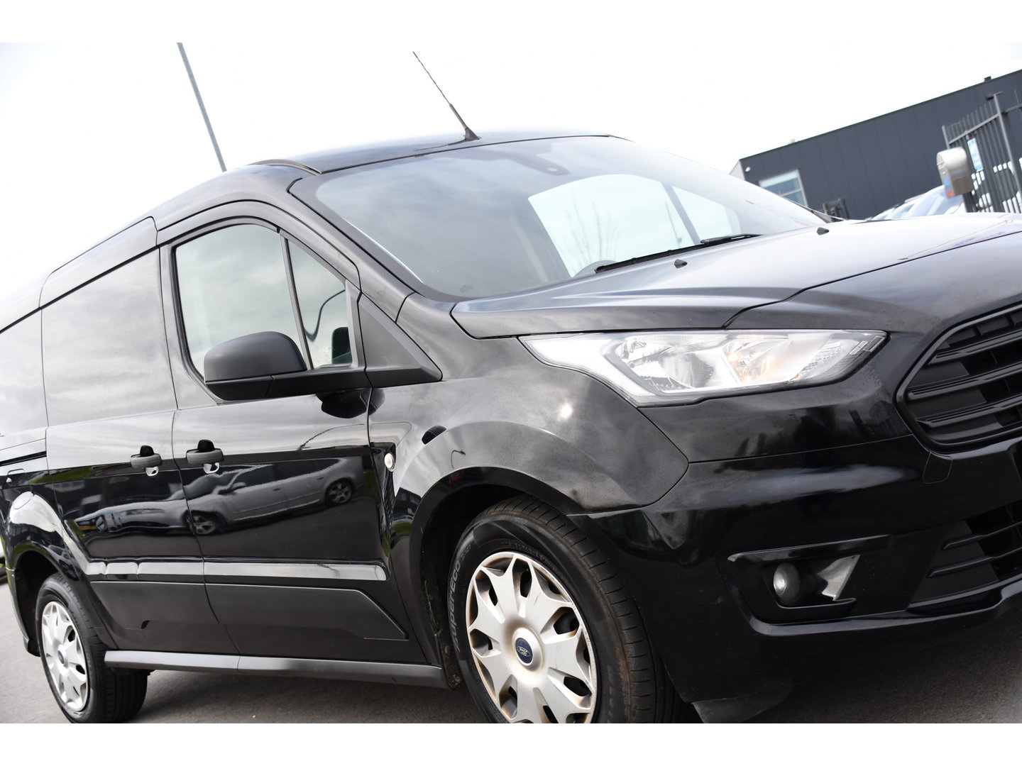 Ford Transit Connect 1.5 EcoBlue L2 Camera, Cruise, Carplay, Stoelverwarming, Automaat, 100pk, Trekhaak, Uniek!