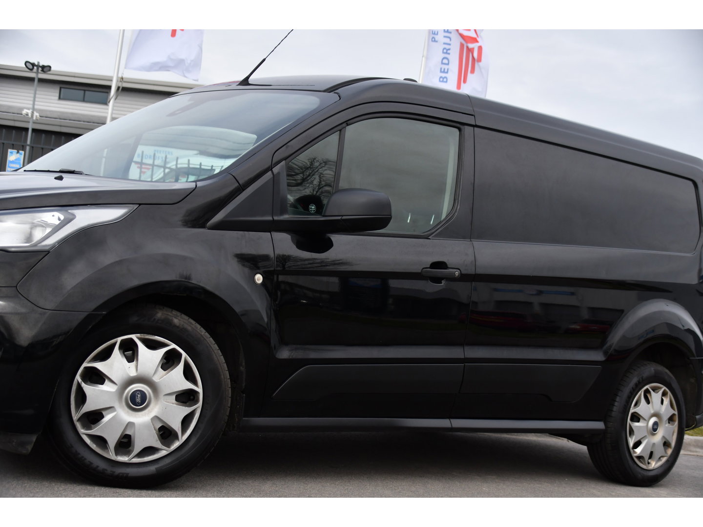 Ford Transit Connect 1.5 EcoBlue L2 Camera, Cruise, Carplay, Stoelverwarming, Automaat, 100pk, Trekhaak, Uniek!