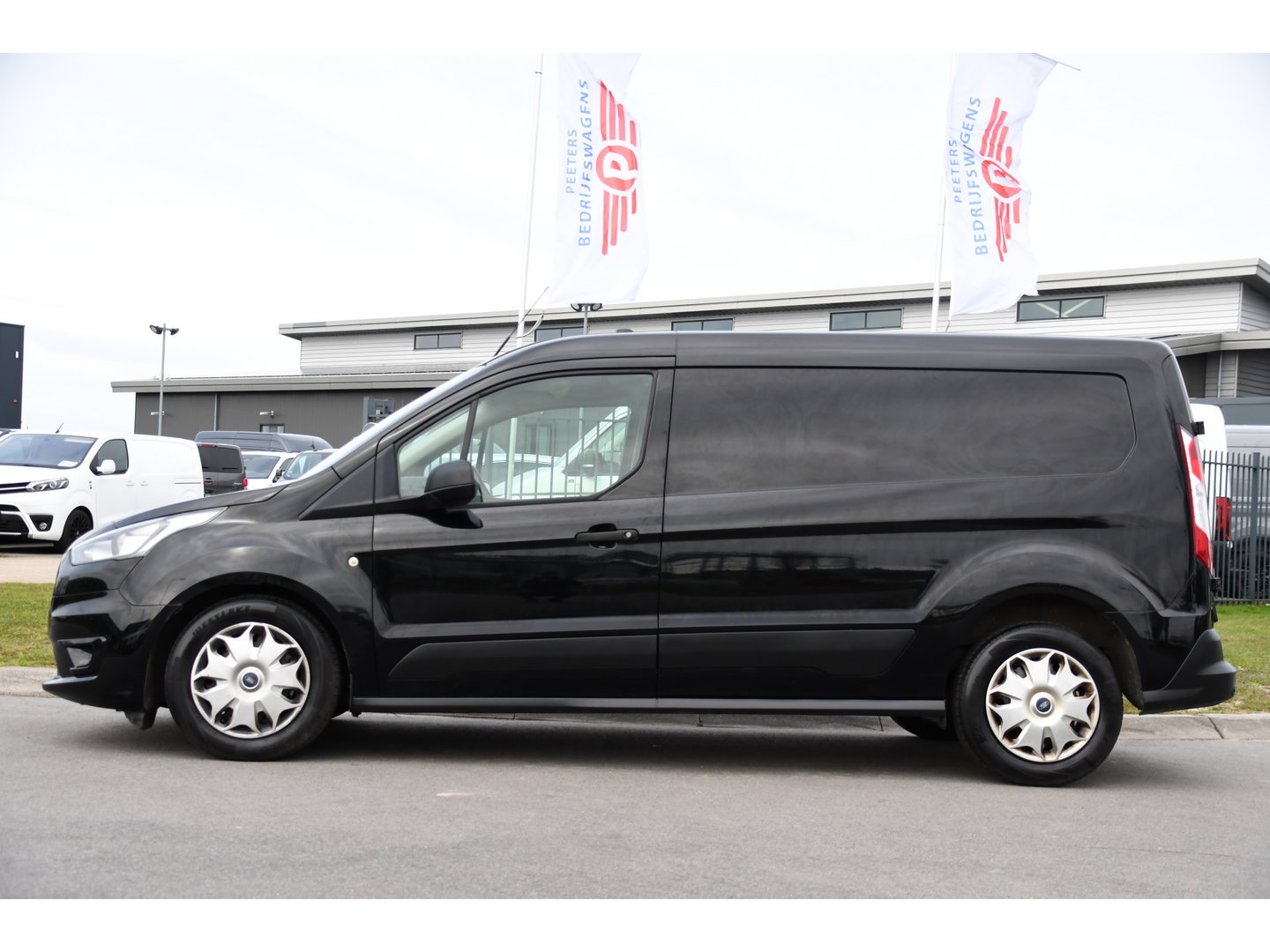 Ford Transit Connect 1.5 EcoBlue L2 Camera, Cruise, Carplay, Stoelverwarming, Automaat, 100pk, Trekhaak, Uniek!