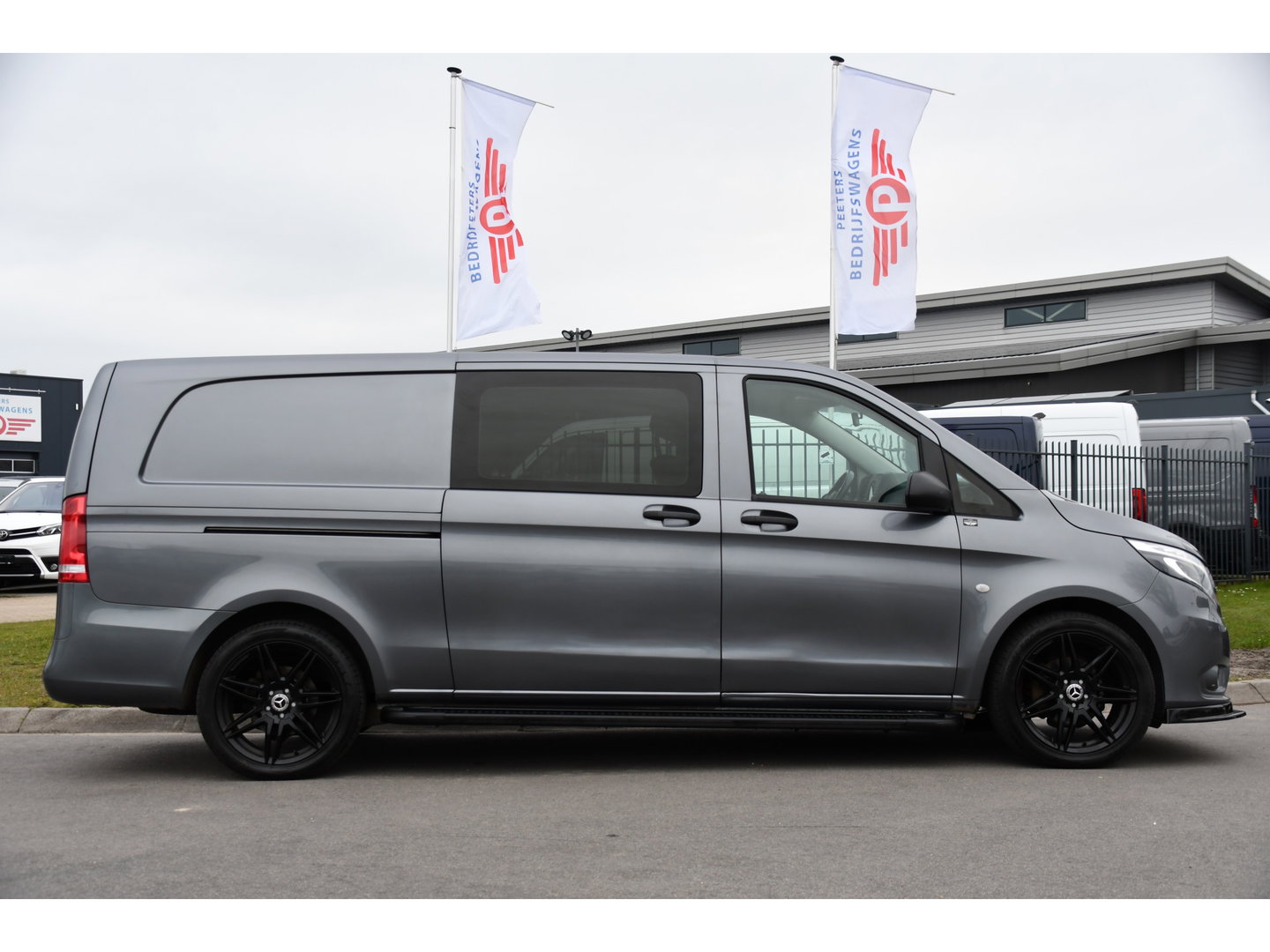 Mercedes-Benz Vito 116 CDI L3 DC PB Edition Camera, Cruise, Carplay, LED, Leder, 2 x Schuifdeur, Automaat, Stoelverwarming, 164pk, Trekhaak, Uniek!