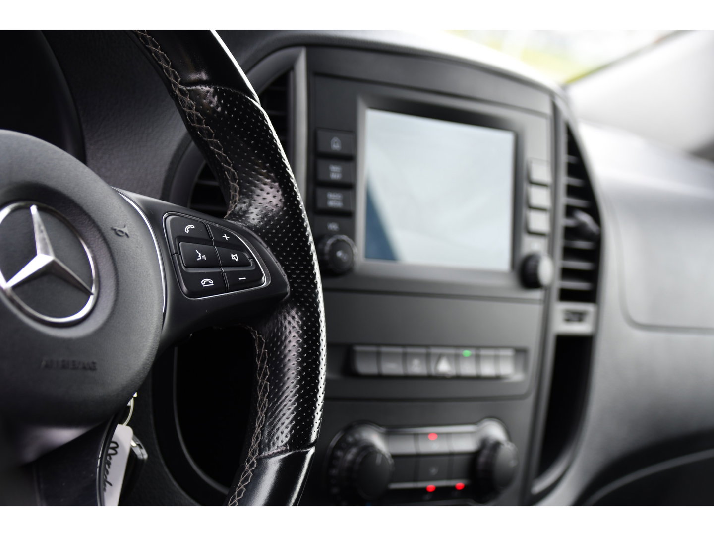 Mercedes-Benz Vito 116 CDI L3 DC PB Edition Camera, Cruise, Carplay, LED, Leder, 2 x Schuifdeur, Automaat, Stoelverwarming, 164pk, Trekhaak, Uniek!