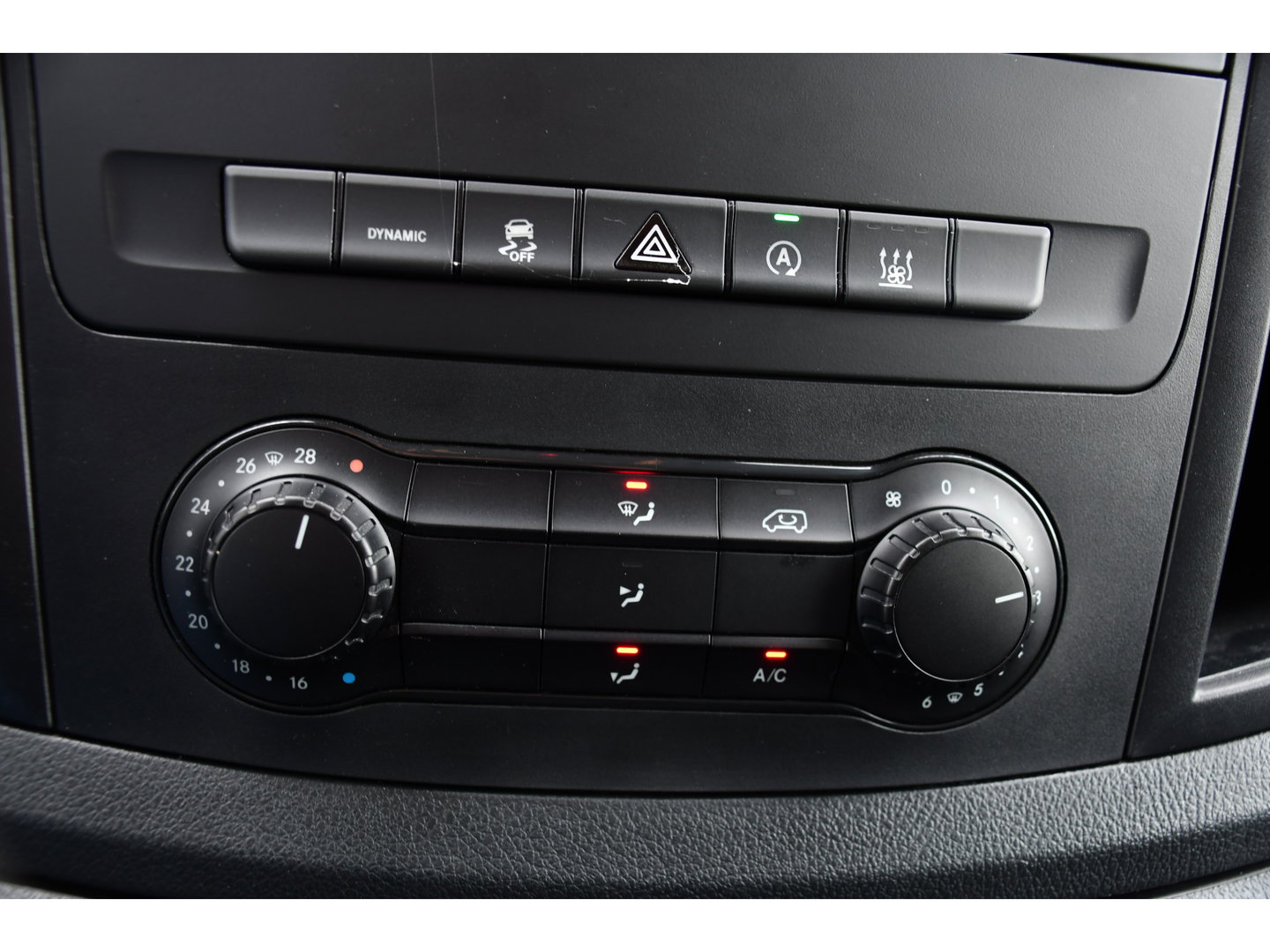 Mercedes-Benz Vito 116 CDI L3 DC PB Edition Camera, Cruise, Carplay, LED, Leder, 2 x Schuifdeur, Automaat, Stoelverwarming, 164pk, Trekhaak, Uniek!