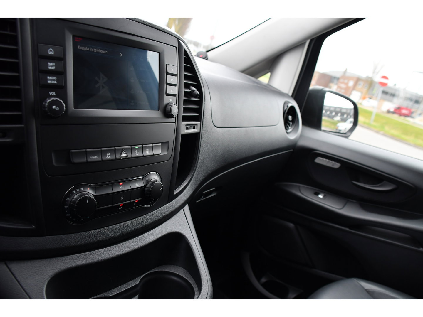 Mercedes-Benz Vito 116 CDI L3 DC PB Edition Camera, Cruise, Carplay, LED, Leder, 2 x Schuifdeur, Automaat, Stoelverwarming, 164pk, Trekhaak, Uniek!