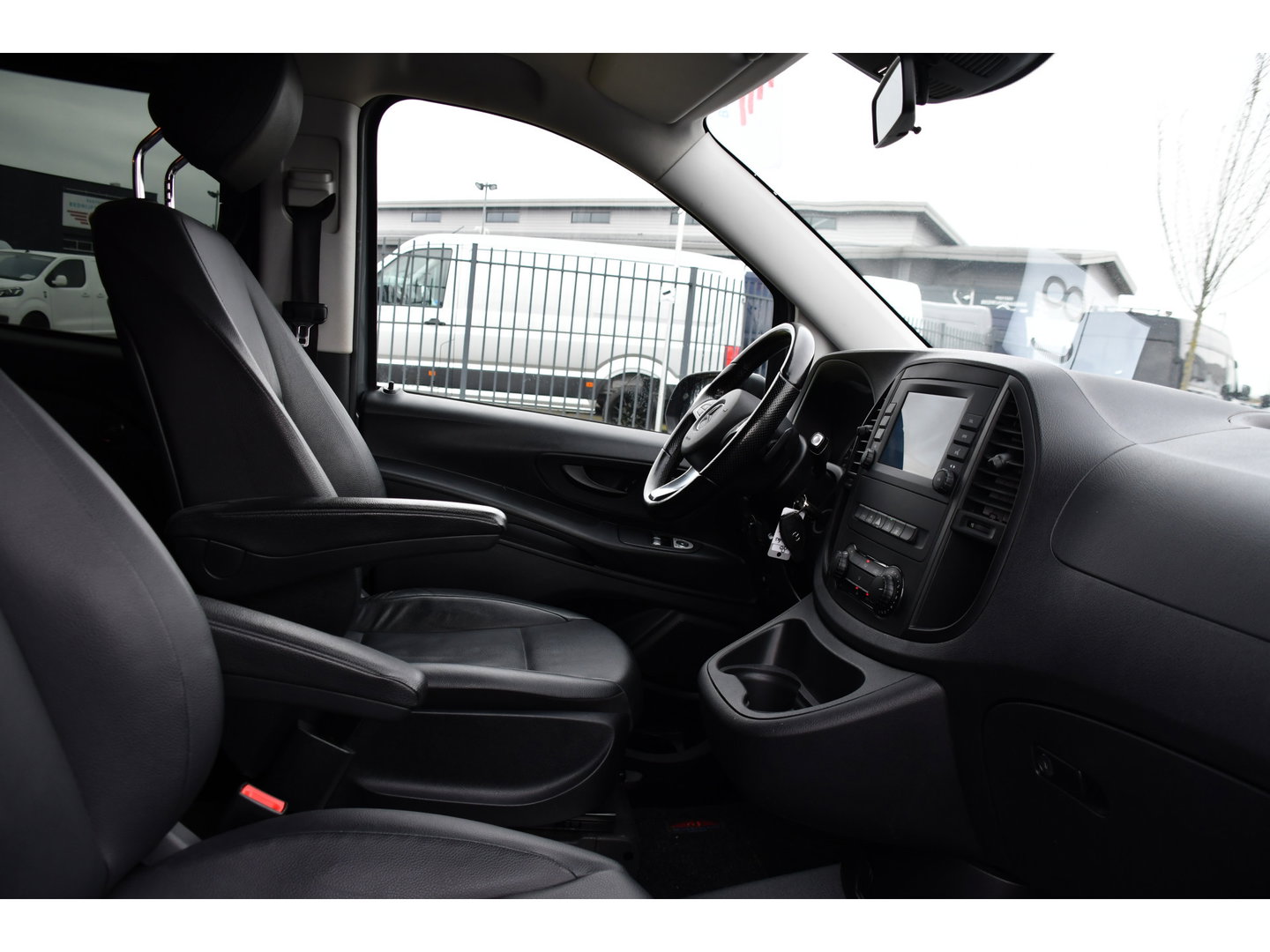 Mercedes-Benz Vito 116 CDI L3 DC PB Edition Camera, Cruise, Carplay, LED, Leder, 2 x Schuifdeur, Automaat, Stoelverwarming, 164pk, Trekhaak, Uniek!