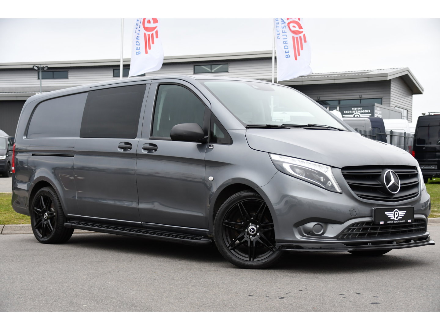 Mercedes-Benz Vito 116 CDI L3 DC PB Edition Camera, Cruise, Carplay, LED, Leder, 2 x Schuifdeur, Automaat, Stoelverwarming, 164pk, Trekhaak, Uniek!