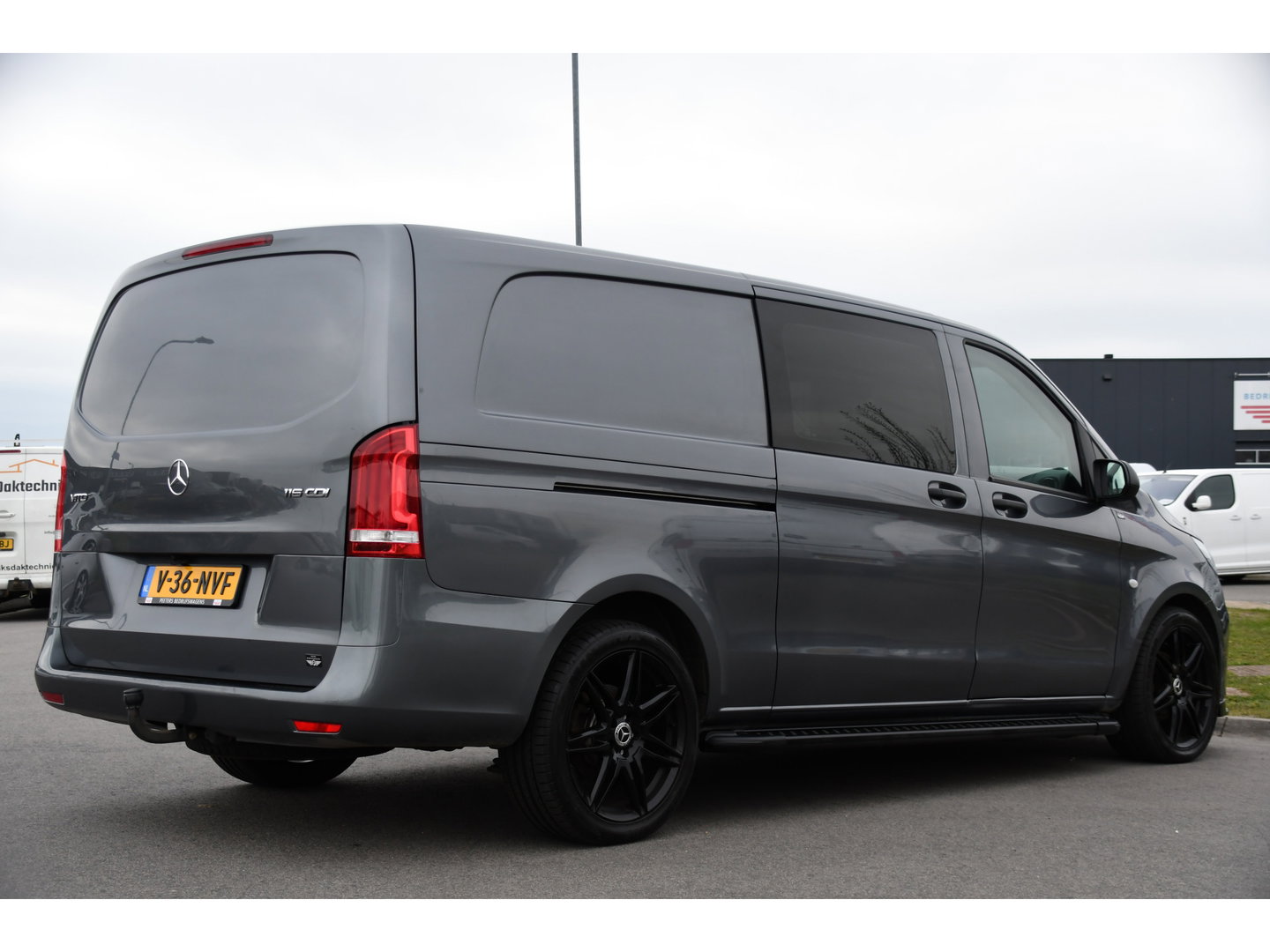 Mercedes-Benz Vito 116 CDI L3 DC PB Edition Camera, Cruise, Carplay, LED, Leder, 2 x Schuifdeur, Automaat, Stoelverwarming, 164pk, Trekhaak, Uniek!