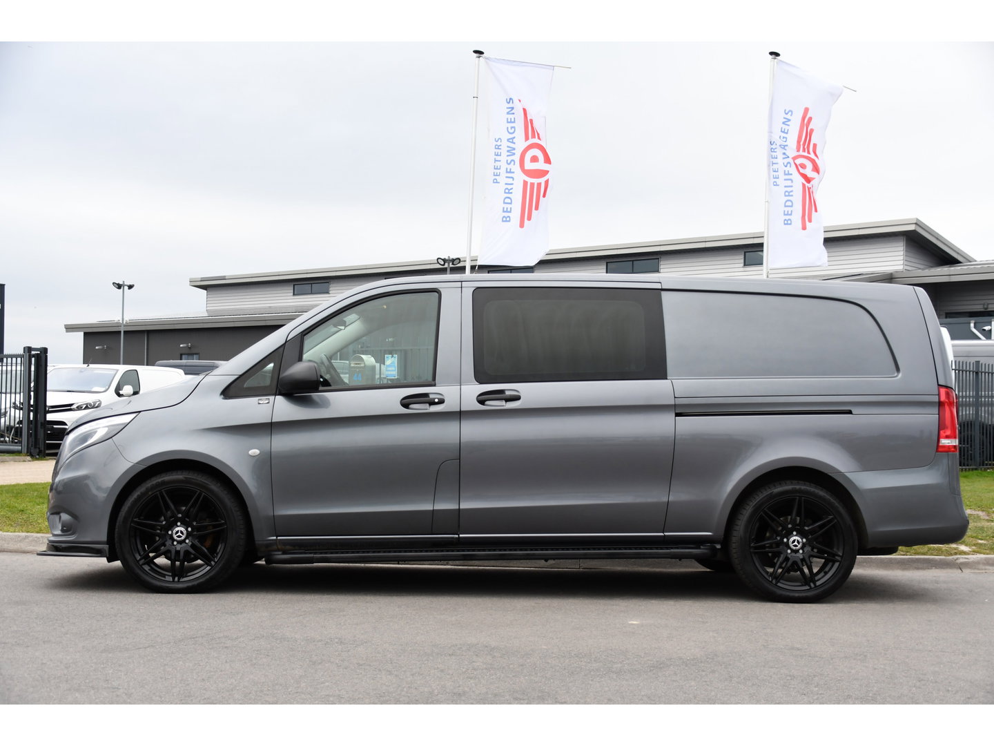 Mercedes-Benz Vito 116 CDI L3 DC PB Edition Camera, Cruise, Carplay, LED, Leder, 2 x Schuifdeur, Automaat, Stoelverwarming, 164pk, Trekhaak, Uniek!