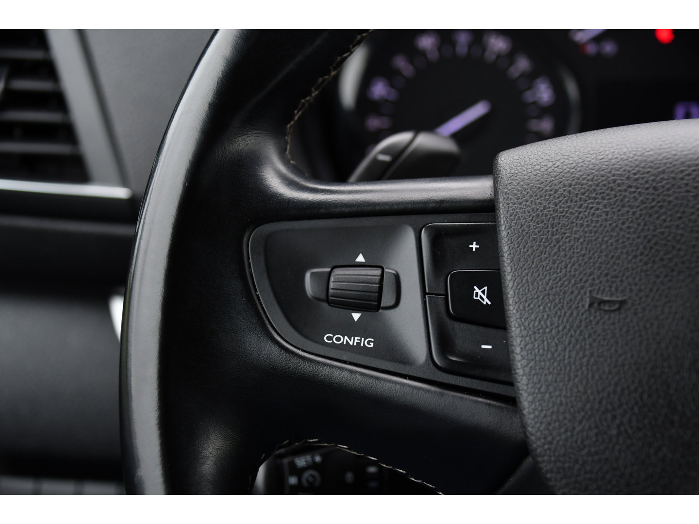 Opel Vivaro 2.0 CDTI L3H1 DC Black Edition Camera, Cruise, Carplay, Stoelverwarming, 2 x Schuifdeur, Sensoren, Clima, Trekhaak, multimedia, Uniek!