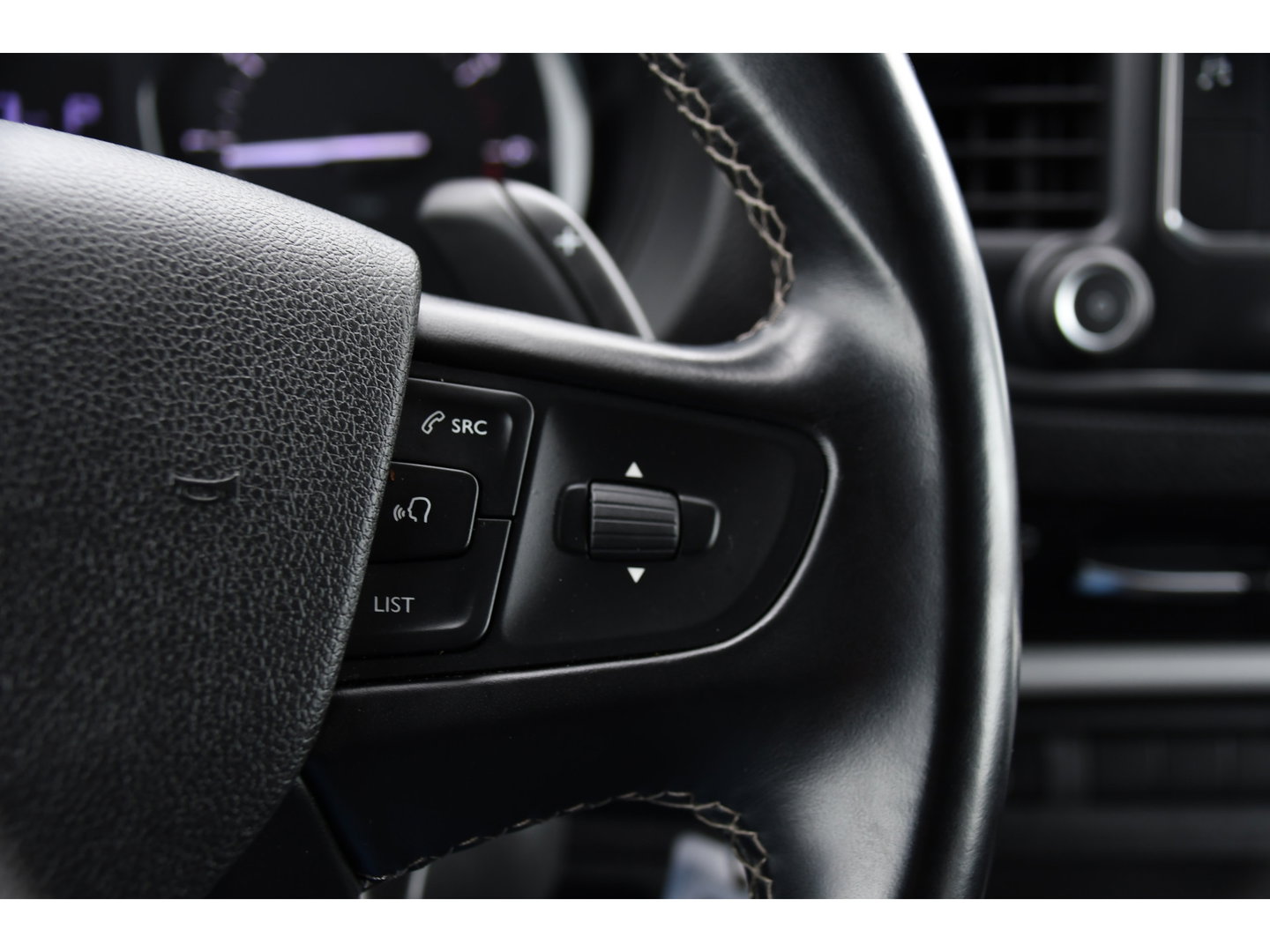 Opel Vivaro 2.0 CDTI L3H1 DC Black Edition Camera, Cruise, Carplay, Stoelverwarming, 2 x Schuifdeur, Sensoren, Clima, Trekhaak, multimedia, Uniek!