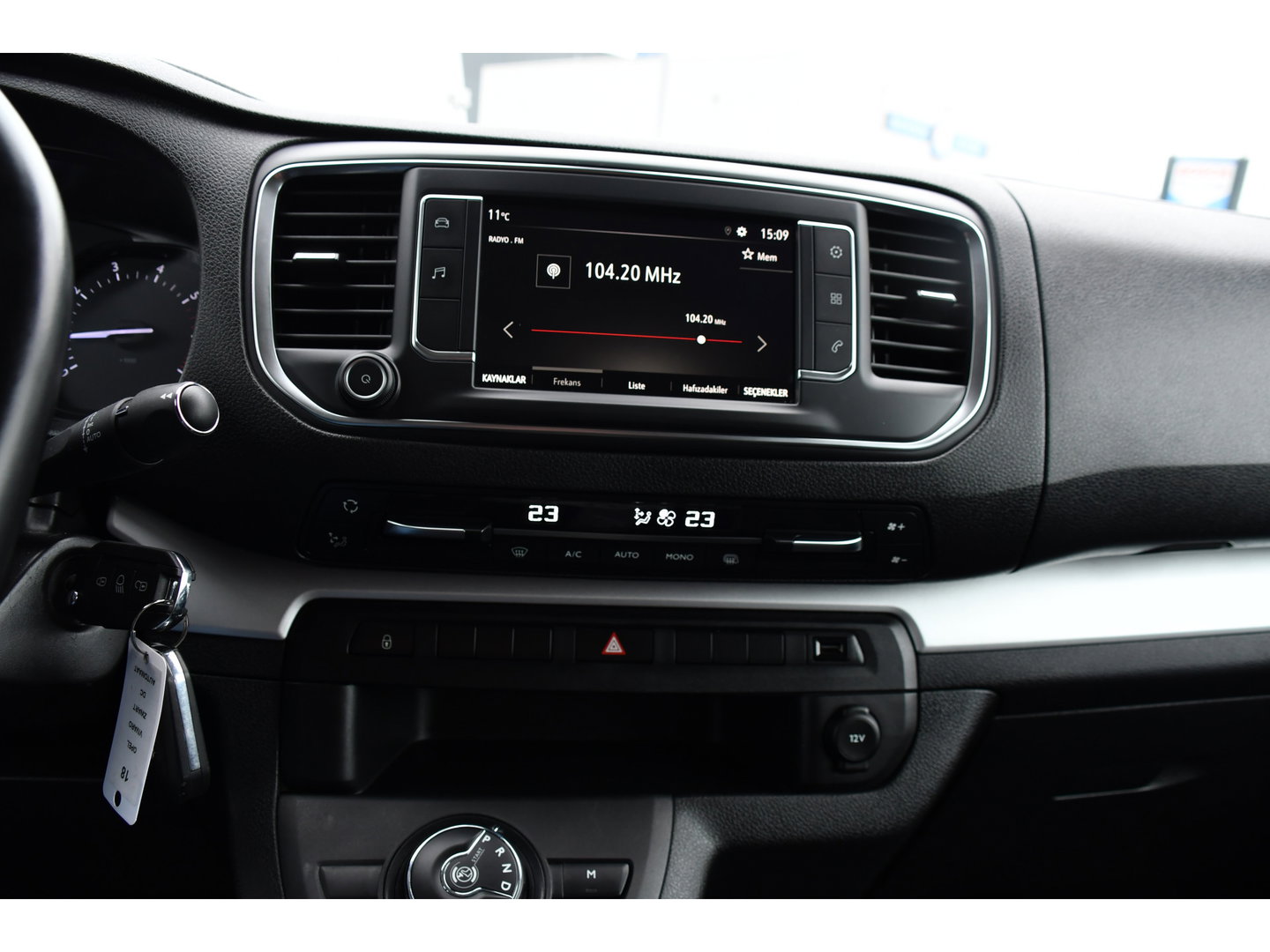 Opel Vivaro 2.0 CDTI L3H1 DC Black Edition Camera, Cruise, Carplay, Stoelverwarming, 2 x Schuifdeur, Sensoren, Clima, Trekhaak, multimedia, Uniek!