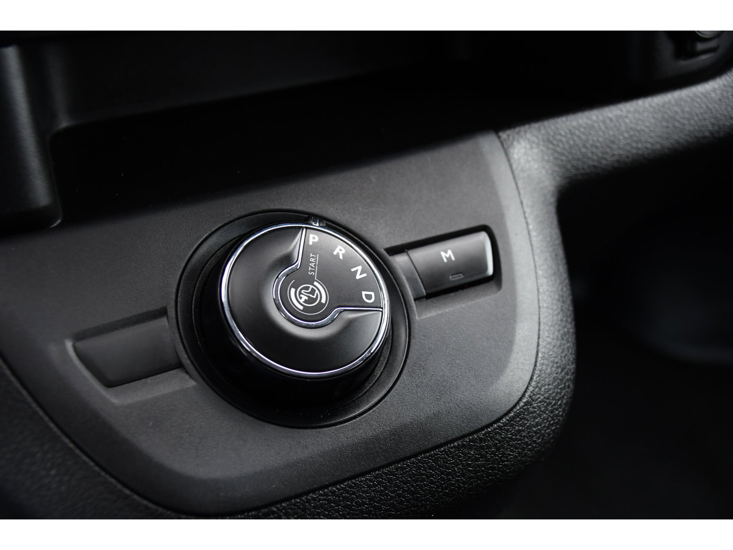 Opel Vivaro 2.0 CDTI L3H1 DC Black Edition Camera, Cruise, Carplay, Stoelverwarming, 2 x Schuifdeur, Sensoren, Clima, Trekhaak, multimedia, Uniek!