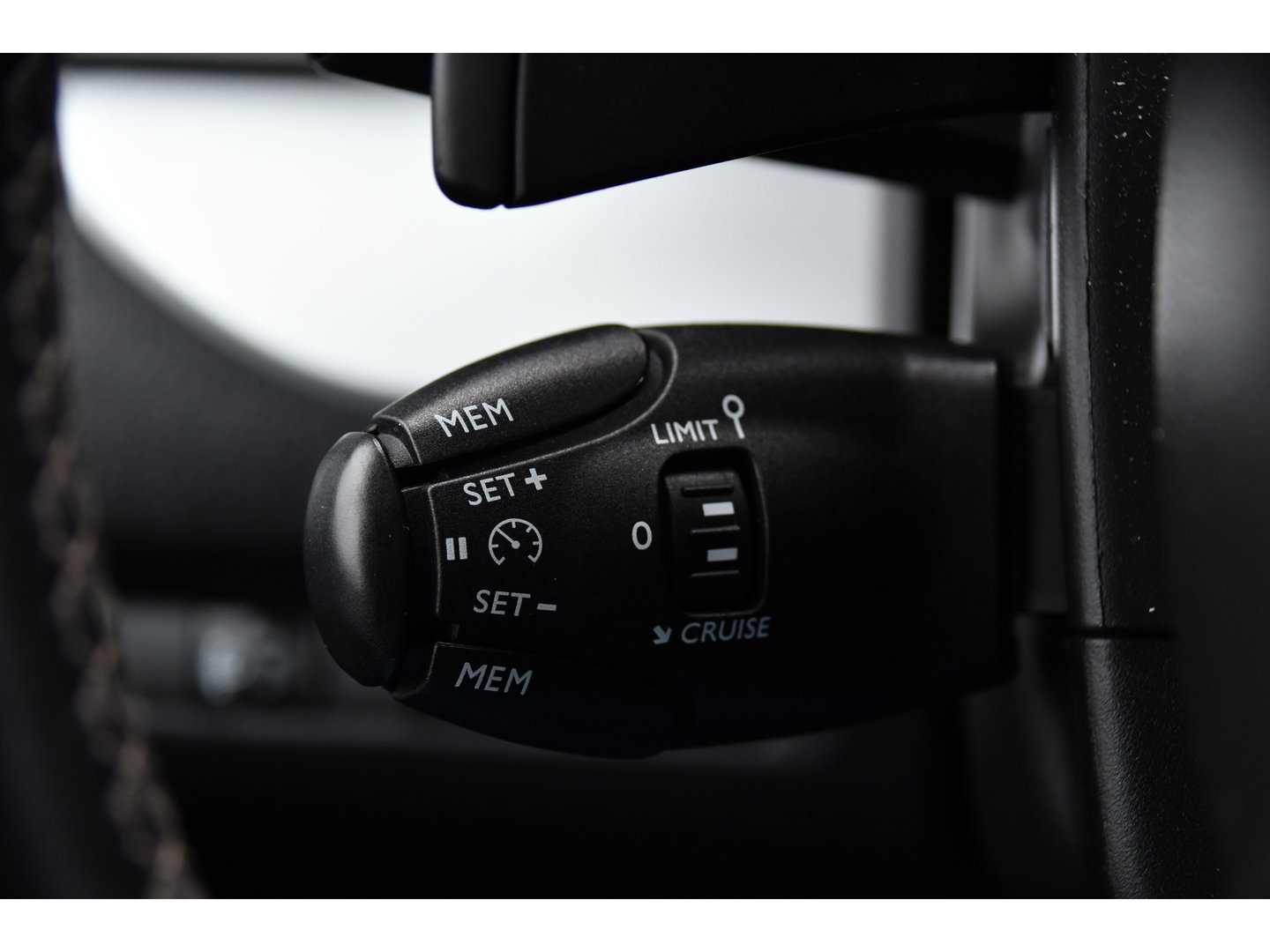 Opel Vivaro 2.0 CDTI L3H1 DC Black Edition Camera, Cruise, Carplay, Stoelverwarming, 2 x Schuifdeur, Sensoren, Clima, Trekhaak, multimedia, Uniek!