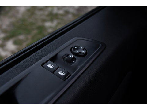 Opel Vivaro 2.0 CDTI L3H1 DC Black Edition Camera, Cruise, Carplay, Stoelverwarming, 2 x Schuifdeur, Sensoren, Clima, Trekhaak, multimedia, Uniek!