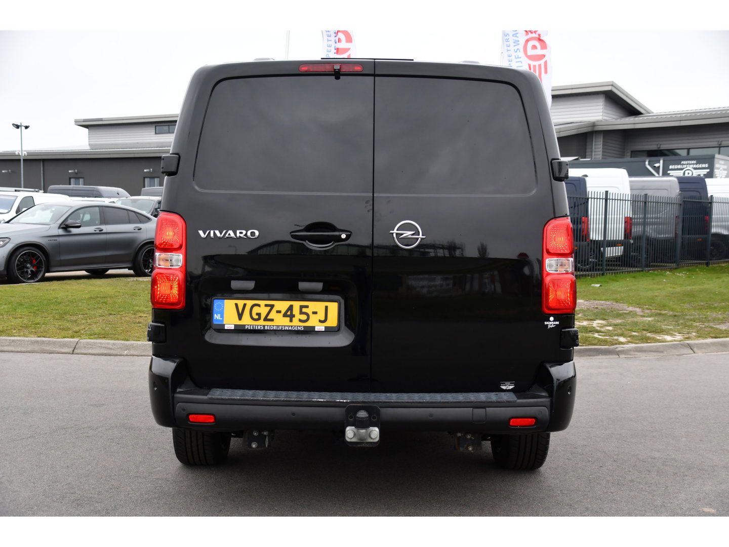 Opel Vivaro 2.0 CDTI L3H1 DC Black Edition Camera, Cruise, Carplay, Stoelverwarming, 2 x Schuifdeur, Sensoren, Clima, Trekhaak, multimedia, Uniek!