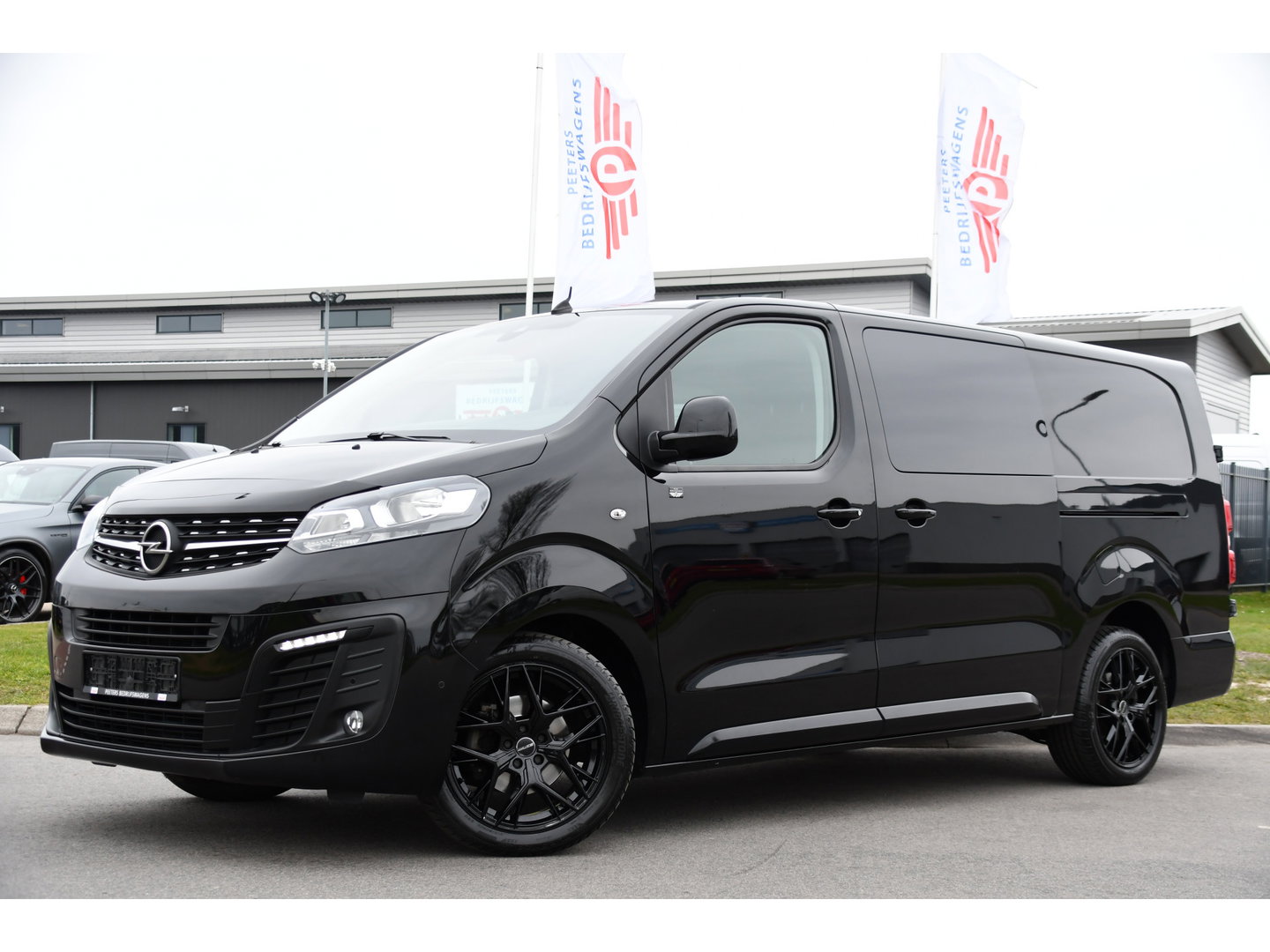 Opel Vivaro 2.0 CDTI L3H1 DC Black Edition Camera, Cruise, Carplay, Stoelverwarming, 2 x Schuifdeur, Sensoren, Clima, Trekhaak, multimedia, Uniek!
