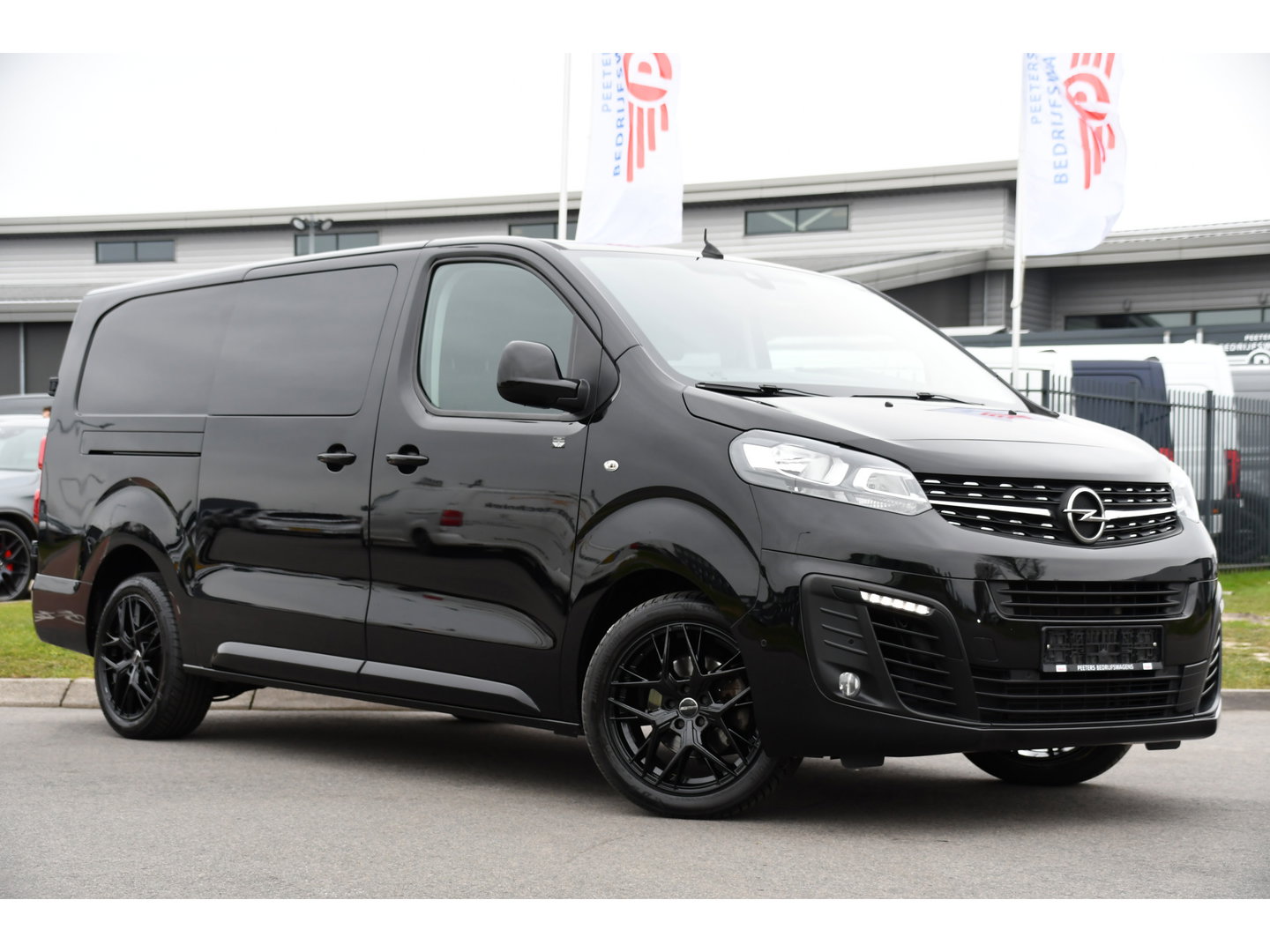 Opel Vivaro 2.0 CDTI L3H1 DC Black Edition Camera, Cruise, Carplay, Stoelverwarming, 2 x Schuifdeur, Sensoren, Clima, Trekhaak, multimedia, Uniek!