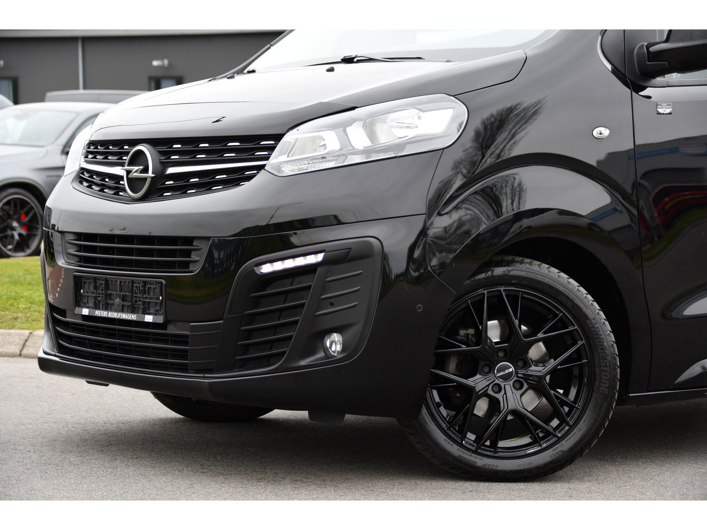 Opel Vivaro 2.0 CDTI L3H1 DC Black Edition Camera, Cruise, Carplay, Stoelverwarming, 2 x Schuifdeur, Sensoren, Clima, Trekhaak, multimedia, Uniek!