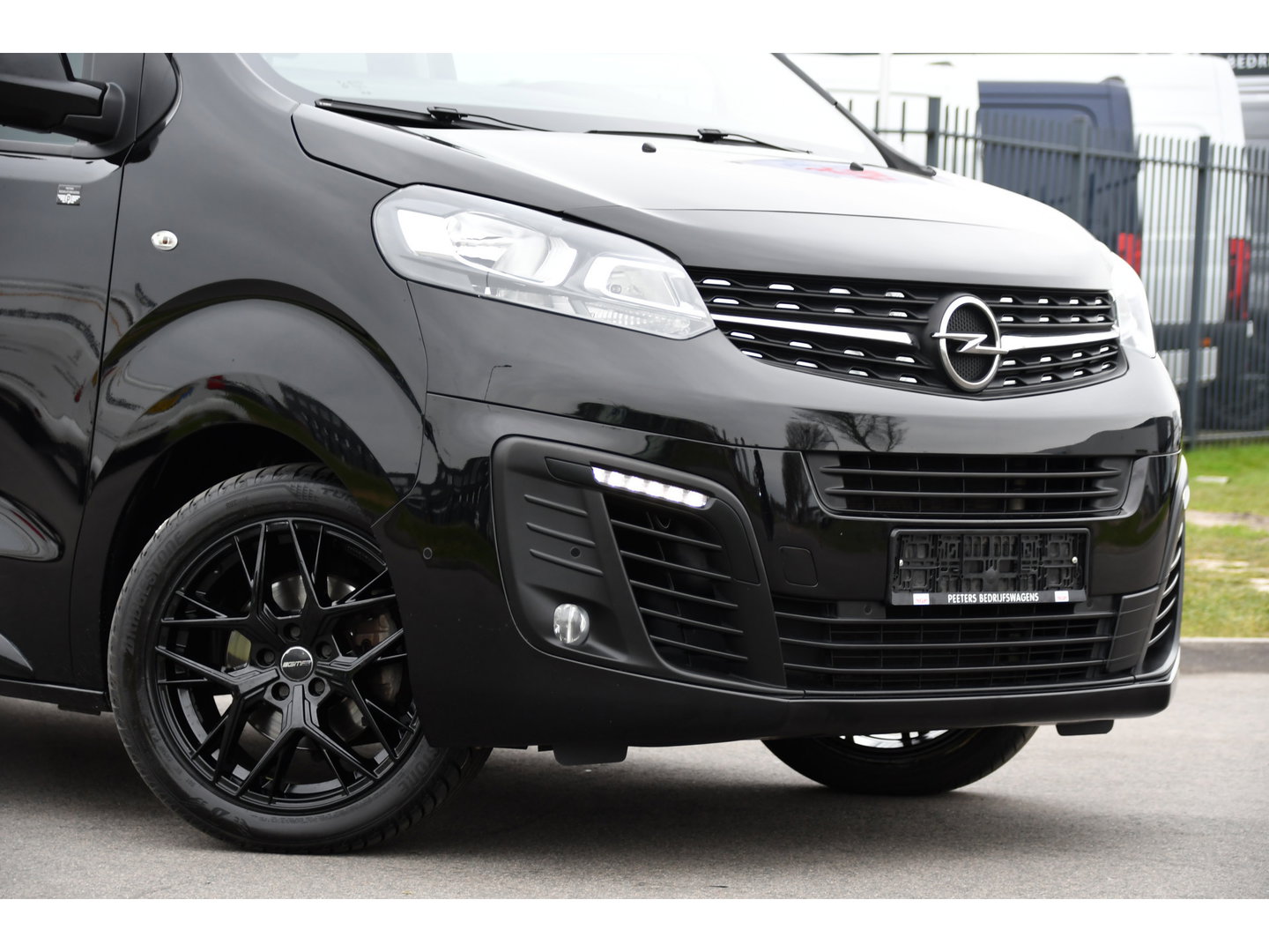 Opel Vivaro 2.0 CDTI L3H1 DC Black Edition Camera, Cruise, Carplay, Stoelverwarming, 2 x Schuifdeur, Sensoren, Clima, Trekhaak, multimedia, Uniek!