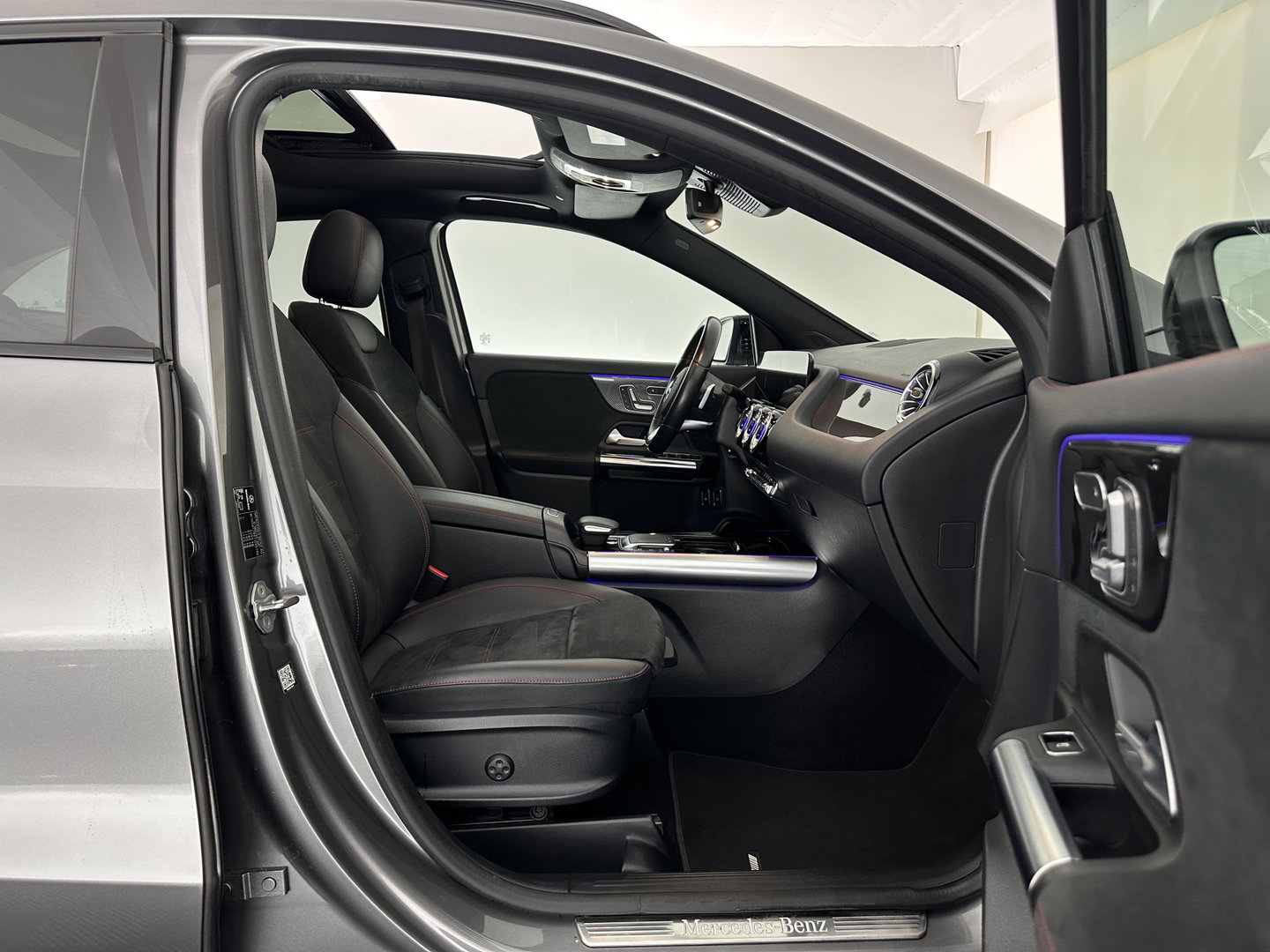 Mercedes-Benz GLA 250 e Business Solution AMG Limited (INCL-BTW) Aut. *PANO | LEATHER-MICORFIBRE | MEMORY-PACK | WIDESCREEN-COCKPIT | MULTIBEAM-LED | AMBIENTLIGHT | KEYLESS | CAMERA | M-BUX-NAVI | ECC | SHIFTPADDLES | PDC | CRUISE | DAB | HEATED