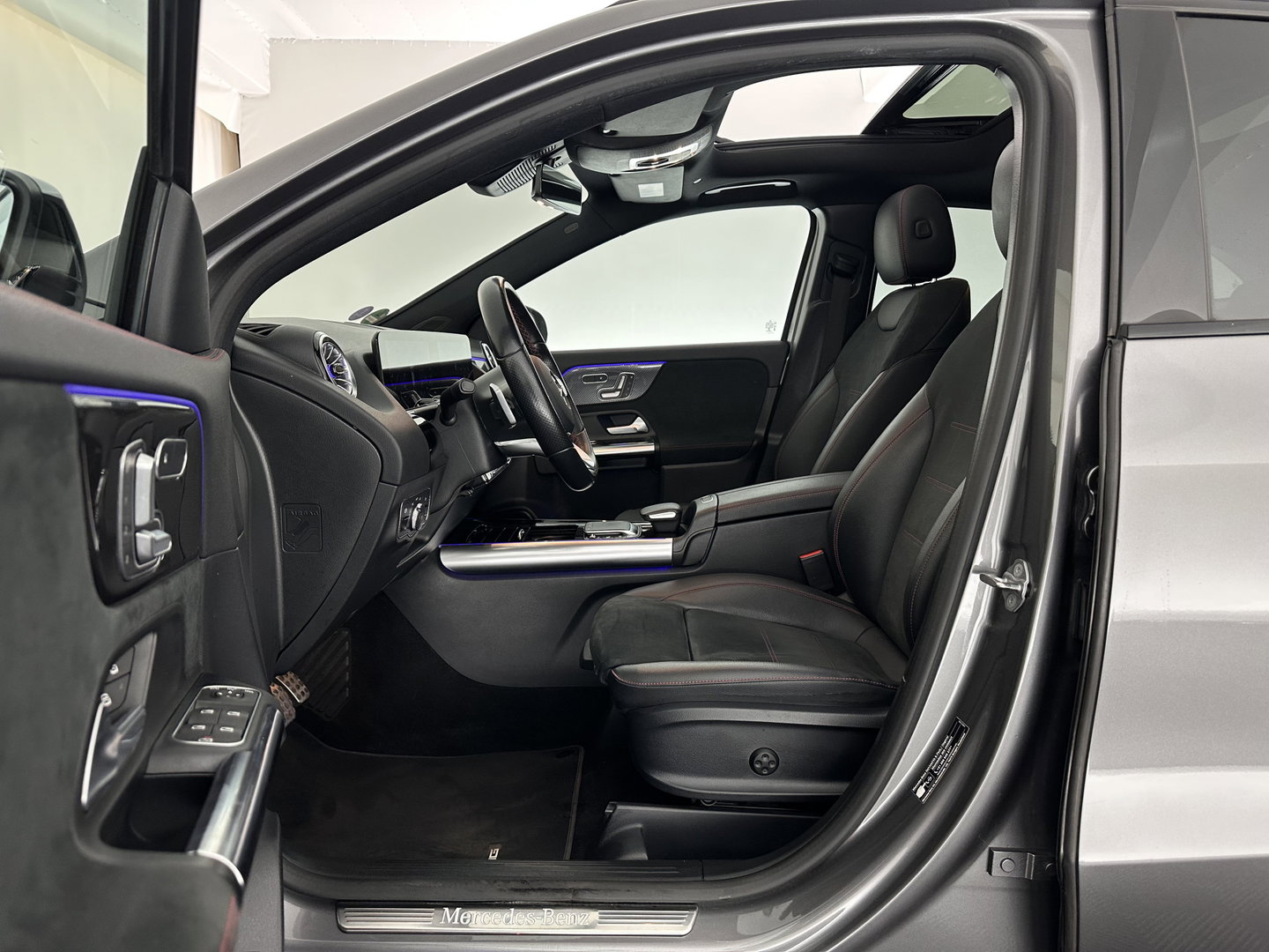 Mercedes-Benz GLA 250 e Business Solution AMG Limited (INCL-BTW) Aut. *PANO | LEATHER-MICORFIBRE | MEMORY-PACK | WIDESCREEN-COCKPIT | MULTIBEAM-LED | AMBIENTLIGHT | KEYLESS | CAMERA | M-BUX-NAVI | ECC | SHIFTPADDLES | PDC | CRUISE | DAB | HEATED