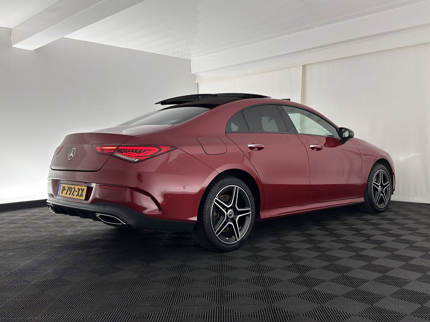 Mercedes-Benz CLA-Klasse 250 e Business Solution AMG Limited (Plug-in) (INCL-BTW) Aut. *PANO | ADAPTIVE-CRUISE | LEATHER-MICORFIBRE | MULTIBEAM-LED | BLINDSPOT | WIDESCREEN-COCKPIT | AMBIENTLIGHT | CAMERA | M-BUX-NAVI | ECC | SHIFTPADDLES | PDC | CRUISE | DAB |