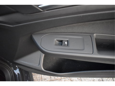 Volkswagen Golf 1.4 eHybrid Style, BOEKJES,NAP EN ONDERHOUDSHISTORIE