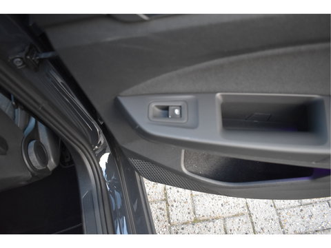 Volkswagen Golf 1.4 eHybrid Style, BOEKJES,NAP EN ONDERHOUDSHISTORIE