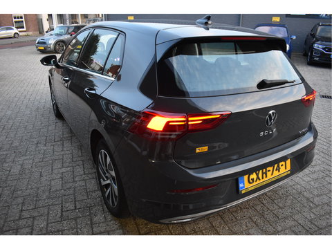 Volkswagen Golf 1.4 eHybrid Style, BOEKJES,NAP EN ONDERHOUDSHISTORIE