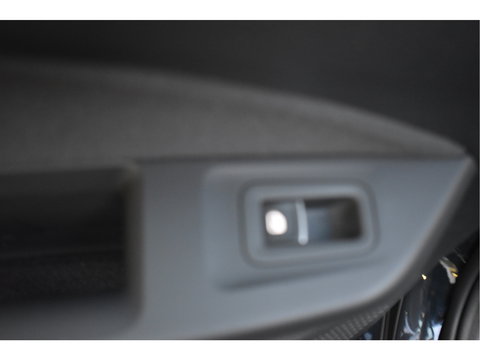 Volkswagen Golf 1.4 eHybrid Style, BOEKJES,NAP EN ONDERHOUDSHISTORIE