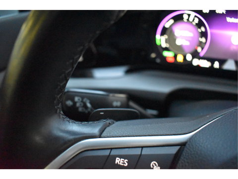 Volkswagen Golf 1.4 eHybrid Style, BOEKJES,NAP EN ONDERHOUDSHISTORIE