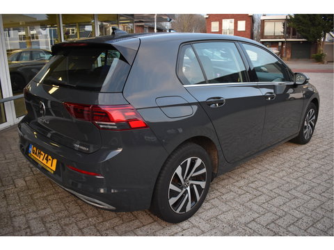 Volkswagen Golf 1.4 eHybrid Style, BOEKJES,NAP EN ONDERHOUDSHISTORIE