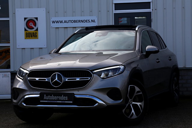 Mercedes-Benz GLC - 300e Plug in hybride 4MATIC*Perfect Onderh.*1ste Eig*Pano/Luchtvering/ACC/Half Leder/Stoelverw./Sfeerverl./Camera/LED/DAB/Parkeersens.V+A/18 inch LM*
