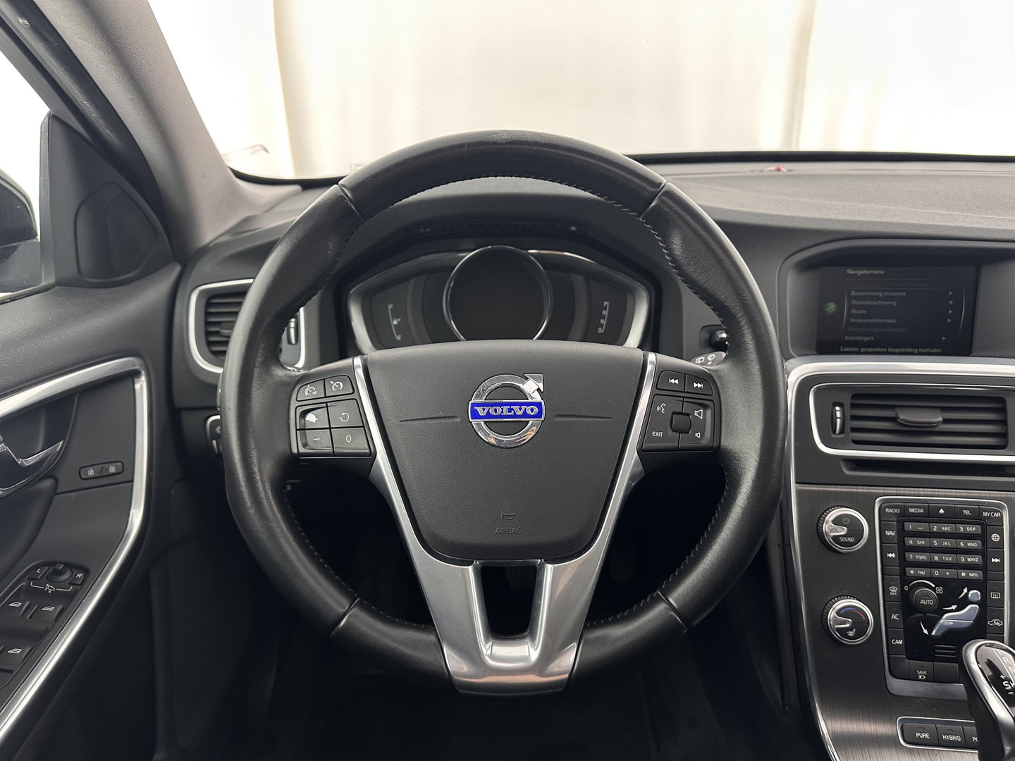 Volvo V60 2.4 D6 Twin Engine Summum AWD (Plug-in) Aut. *PANO | LEATHER | XENON | MEMORY-PACK | NAVI-FULLMAP | HEATED-COMFORTSEATS | NAVI-FULLMAP | CAMERA | ECC | PDC | CRUISE | TOWBAR | 17''ALU*
